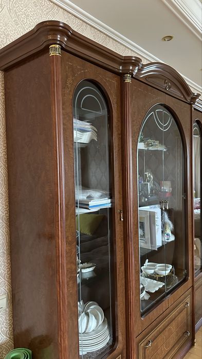 Продам стол и стенку