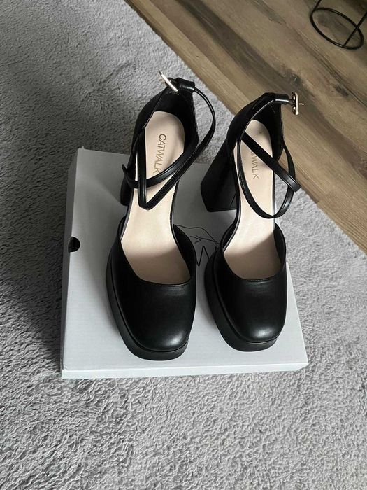 Pantofi eleganți pentru ocazii