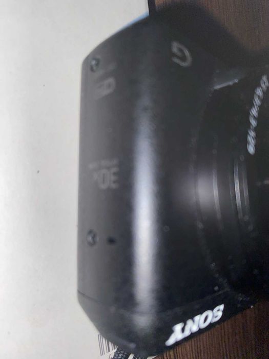 Продавам - компактна камера Sony DSC HX60- нова
