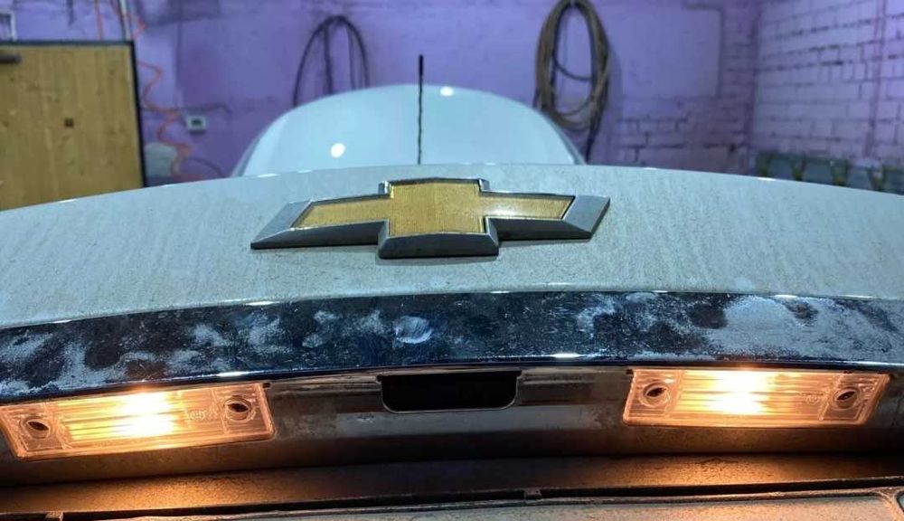 Бутон за отваряне на багажника с плафони за Chevrolet Cruze Шевролет