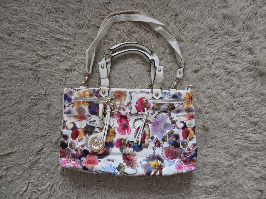 Продаю новую женскую сумку.