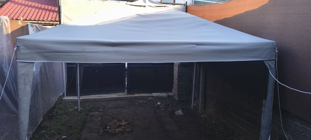 Pavilion  cu dimensiunile de 3 x 3 metri.