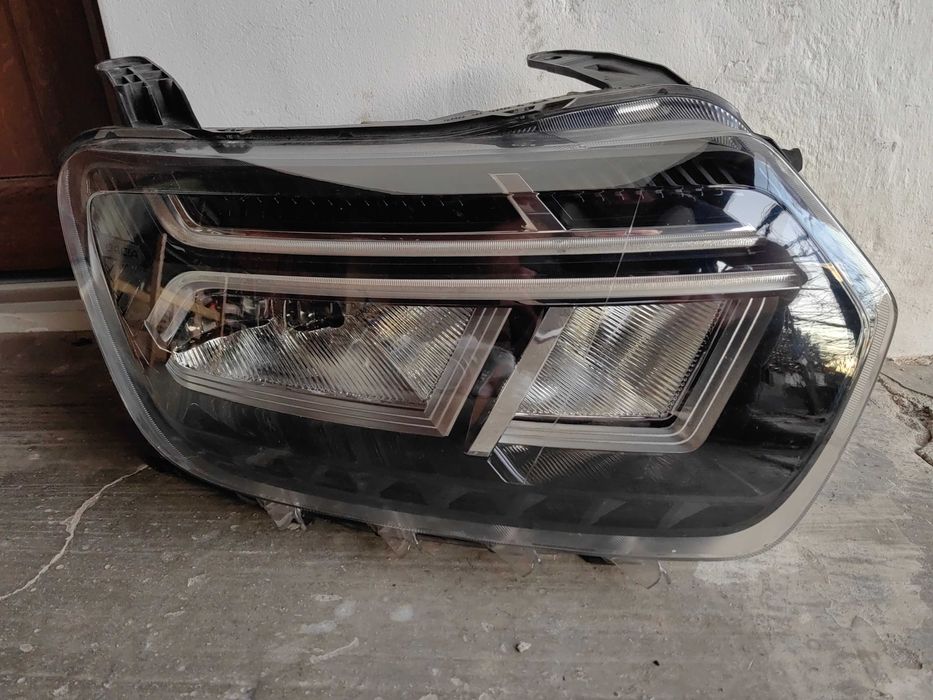 Фар Dacia Duster LED десен / Фар Дачиа Дъстър Оригиналнен