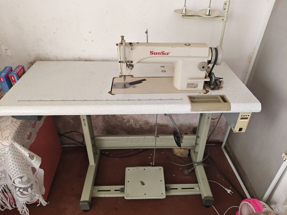 Продается швейная машина и оверлок б/у.нужны деньги из-за этого продаю