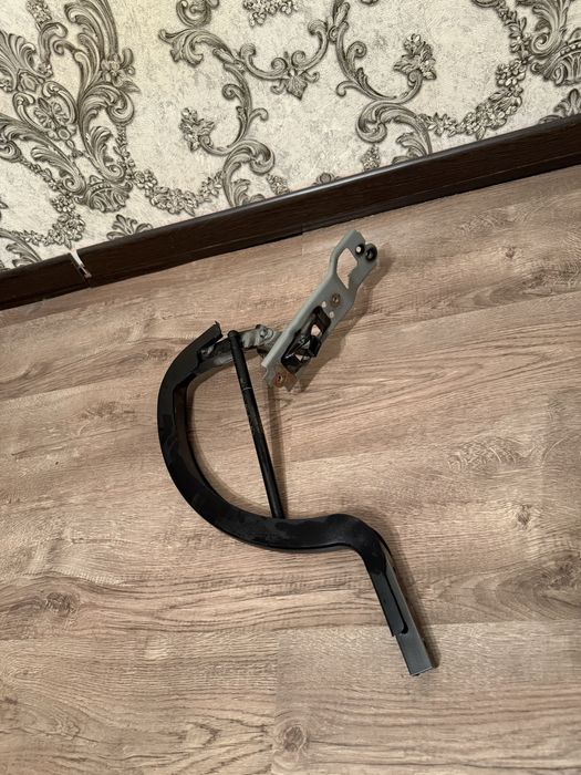 Петля багажника