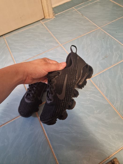 Adidasi nike mărimea 35,5