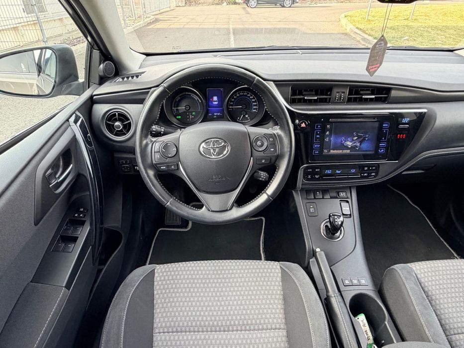 Toyota Auris Hybrid 1.8 Benzina automat 2019