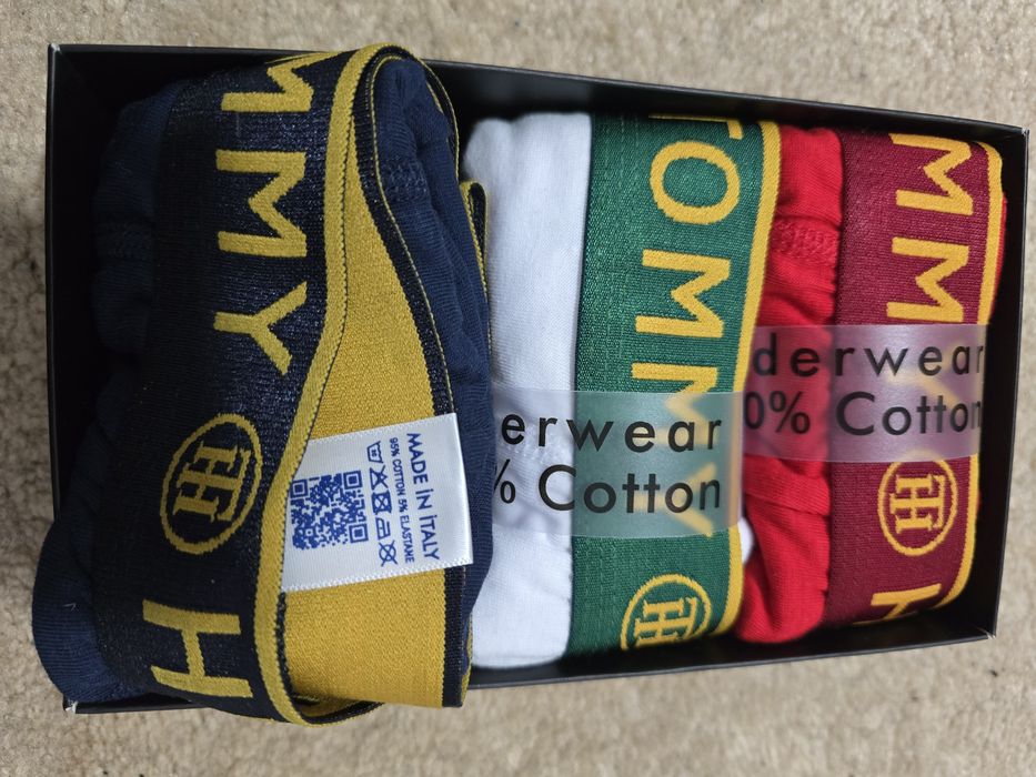 Boxeri Tommy Hilfiger noi impecabili