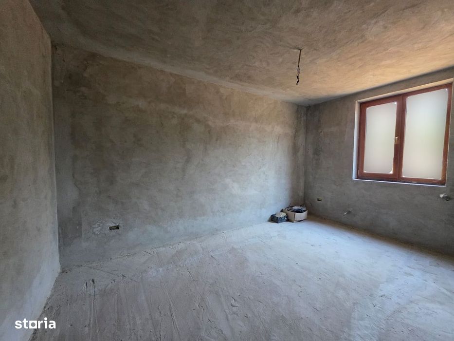 Vilă în Roman parter + etaj, teren 700 mp, din cărămidă