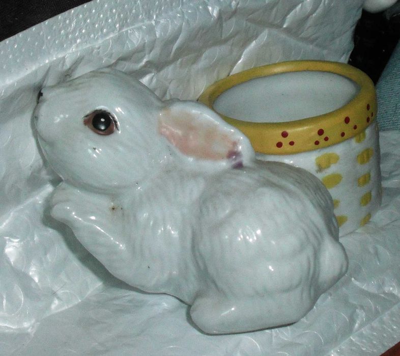 Порцеланови фигурки поставки за яйца