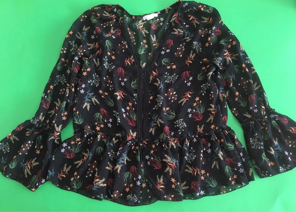 Блуза на цветя