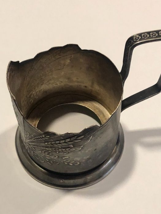 Сребърна поставка за чаша