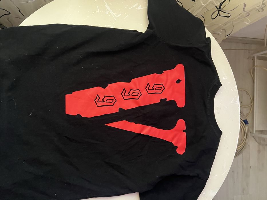 Tricou V lone Juice World