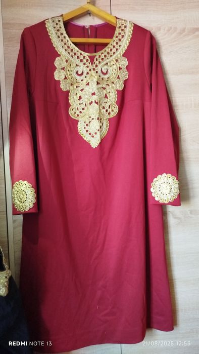 Toq qizil rangli koʻylak