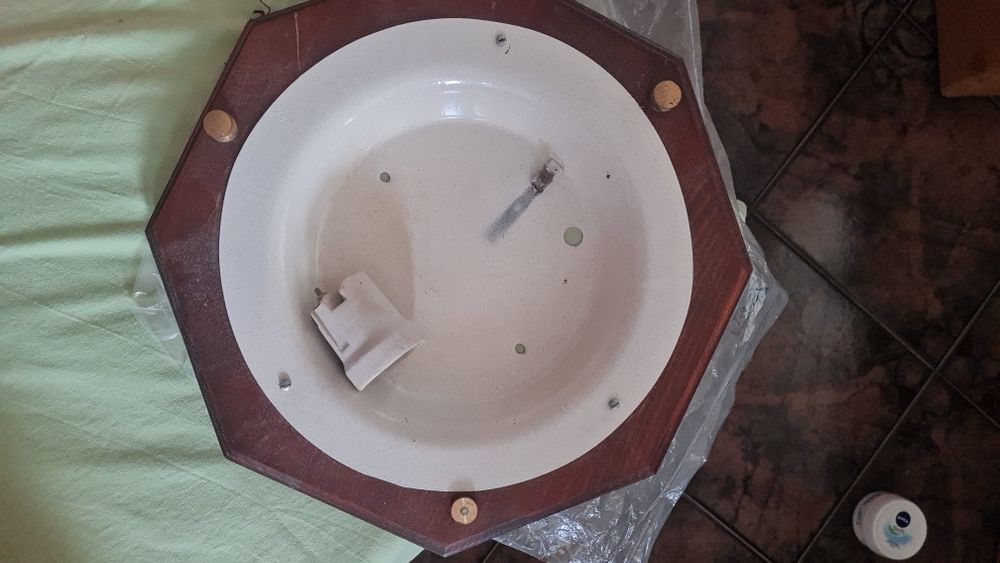 Разпродажба обзавеждане, бюра, гардероби, куфарници,възглавници , мат