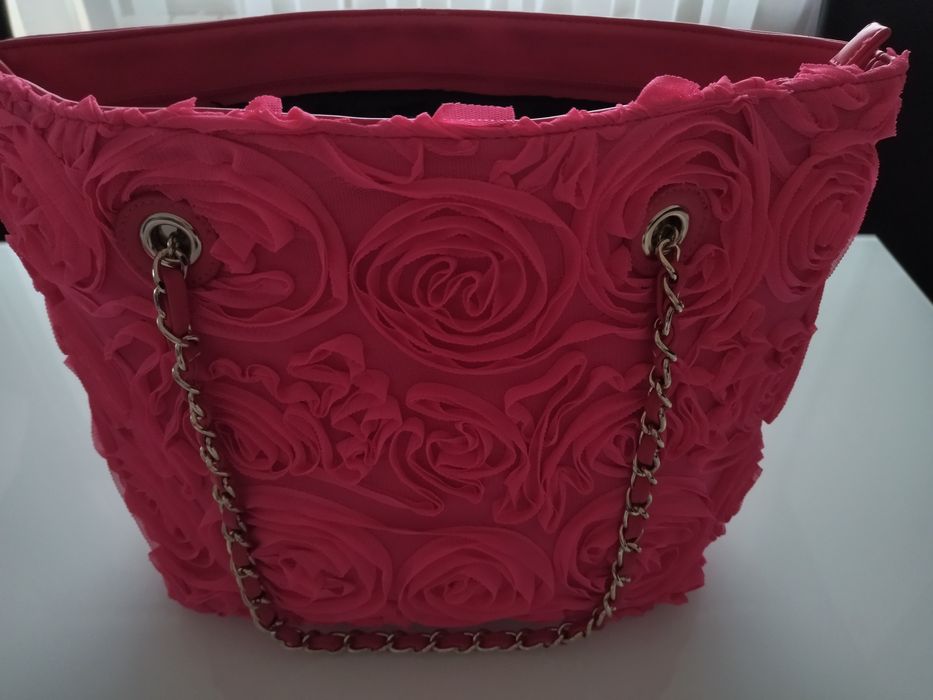 Дамска чанта с тюлени цветя