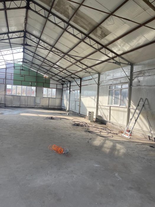 Inchiriez hală  pret 4€ mp