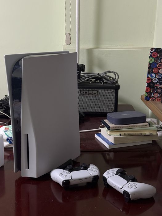 Продается PS5 с двумя джойстиками + 15 игр
