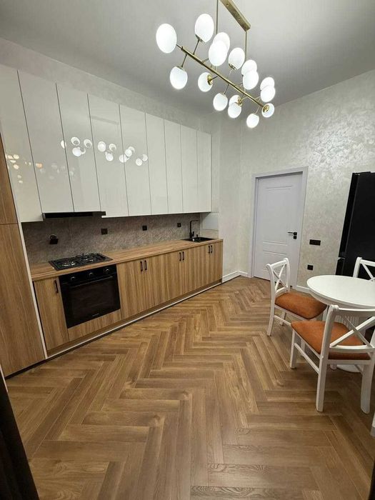 Продам 2 в 3-х комнатную(70кв.м) Новостройка.метро Новза.Чиланзар