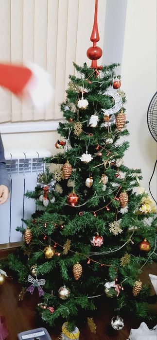 Ёлка с игрушками