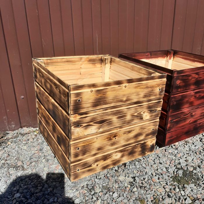 Деревянное кашпо для цветов