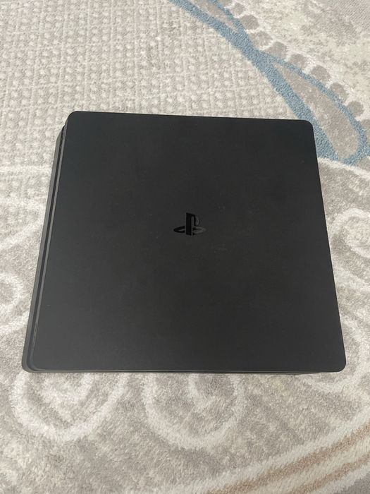 Продам игровую консоль Sony ps4