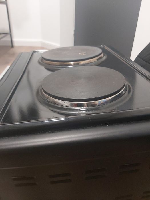 Plită electrică și cuptor