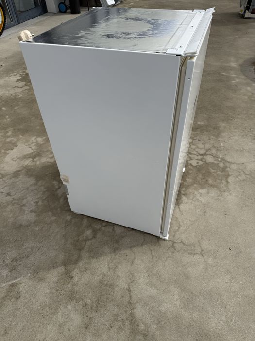 Малък хладилник за вграждане Миеле