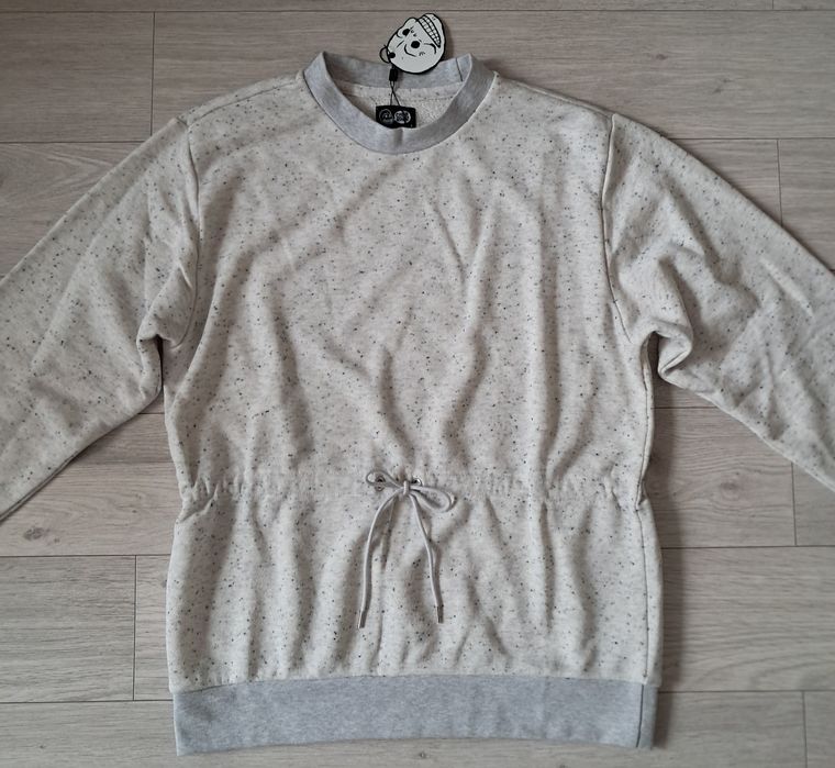 Дамски пуловер дълъг ръкав, размер - S/M.