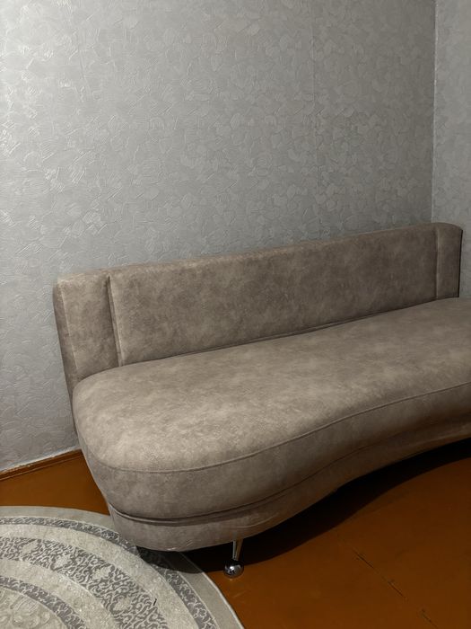 Продам диван — чистый, без пятен