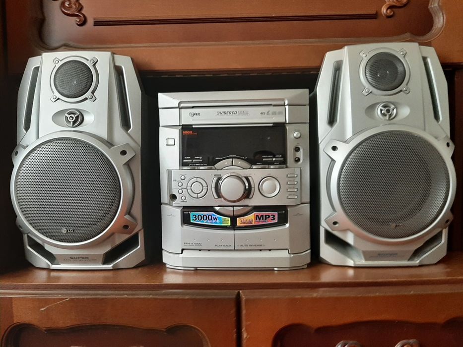 Музикальный центр