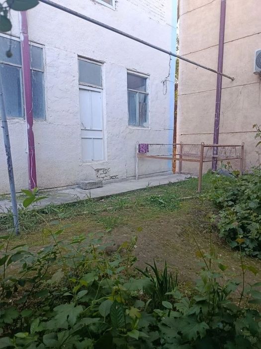 2 xonali kvartira sotiladi. Nurobod shahri