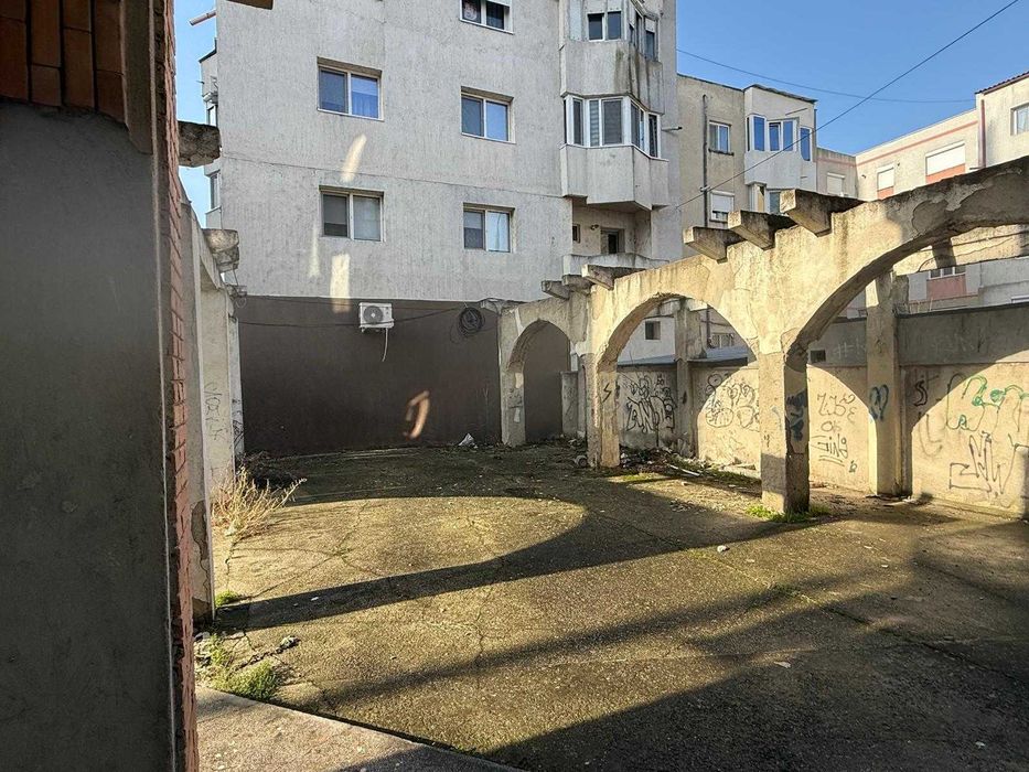 Spatiu coemrcial si terasa