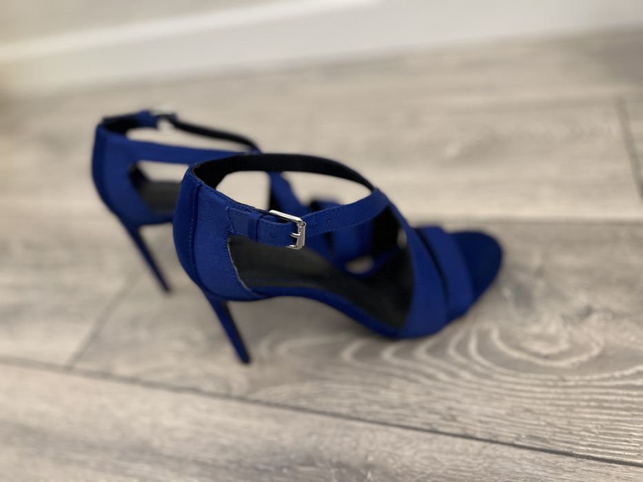 Sandale cu toc elegante