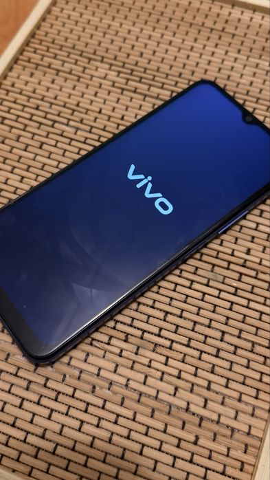 Продам Vivo Y21