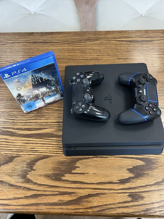 КОНЗОЛА PS4 с оригинален контролер