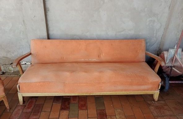 Продаётся диван и два кресла