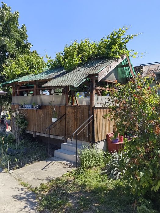 Teren aproape de Bucuresti cu casa de vacanta locuibila