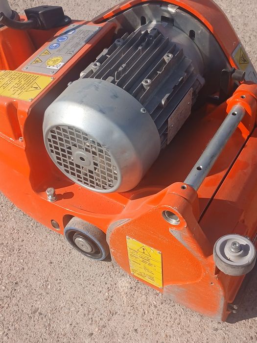 Vând mașina de rașchetat parchet Bona Scorpion