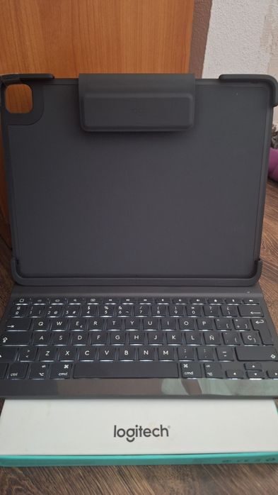 husă cu tastatură Logitech Slim Folio Pro pentru iPad Pro de 12,9 inch