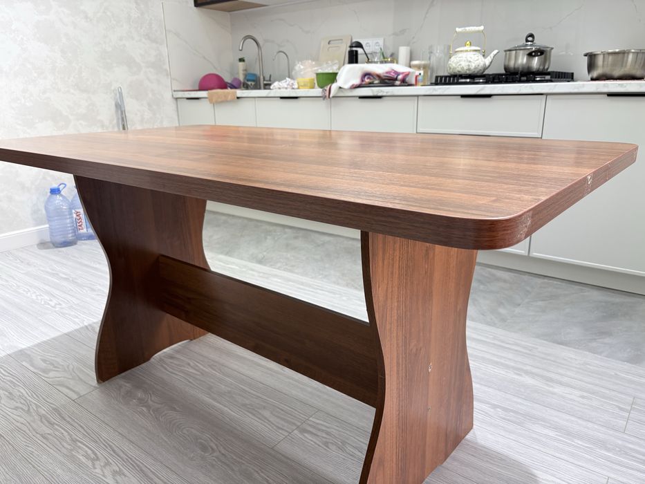 Продам стол для кухни (зал)