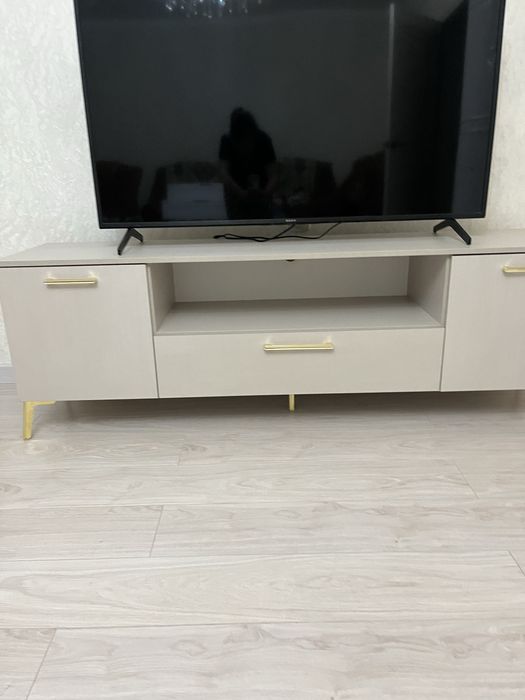 Продам тумбу под телевизор