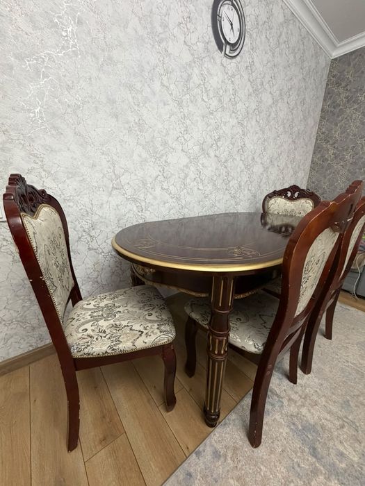 Гостинный стол со стульями
