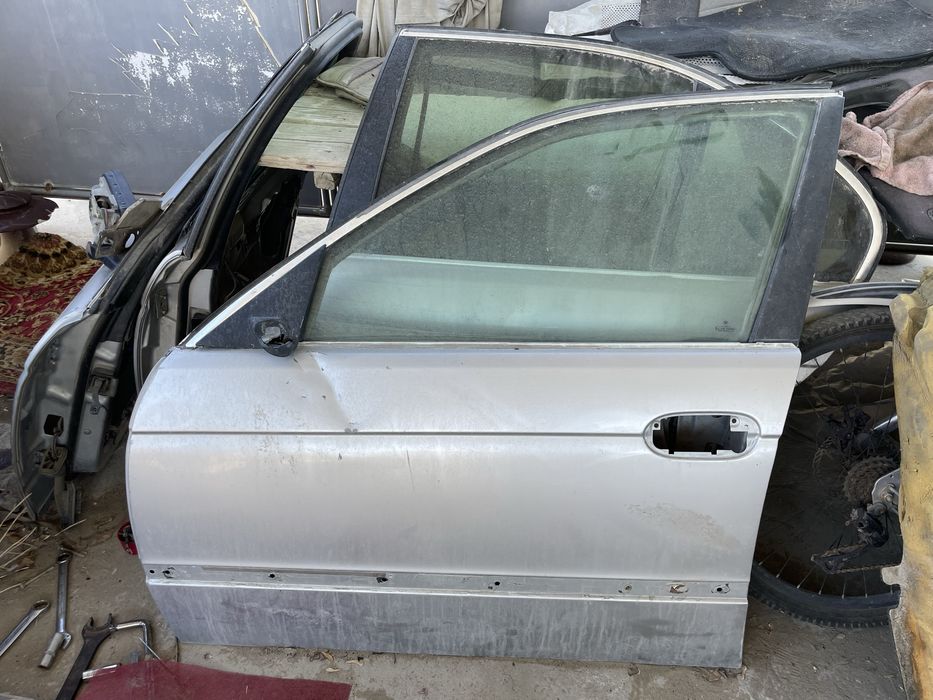 Продам запчасти на е39