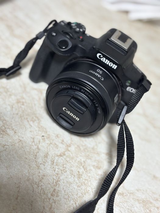 Canon EOS R50 + obiectiv RF50 mm f1.8 stm