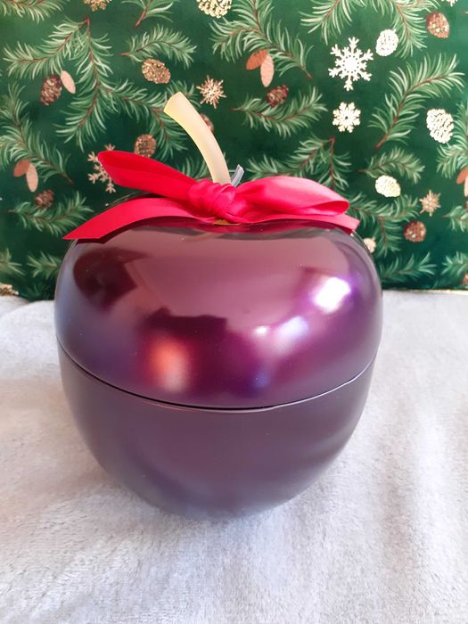 Метална кутия с форма на ябълка