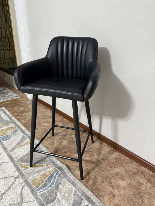 Продам кожаный барный стул