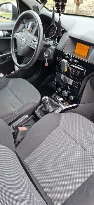 Proprietar vând Opel Astra H, 2010, 1,6 benzina, sedan