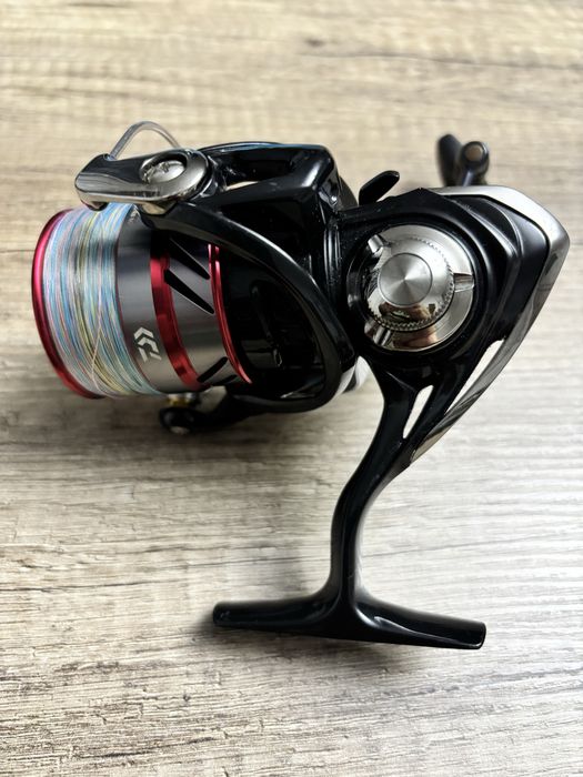 Mulineta Daiwa Ninja 3000 LT cu fir Seaguard