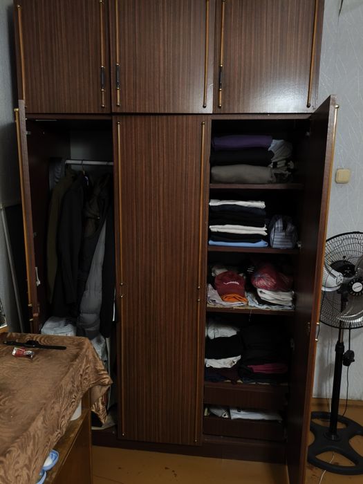 Продам б/у компьютерный стол, 2 шифоньера